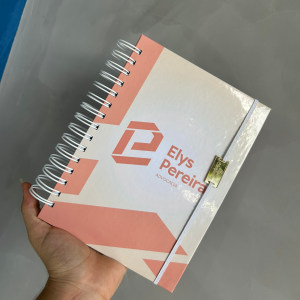 AGENDA DIÁRIA 2026 Capa dura com Wire-o 2x1 15X20CM 4x0 Laminação brilho ou fosca da capa  