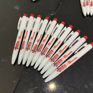 CANETA EM PLÁSTICO COM IMPRESSÃO      